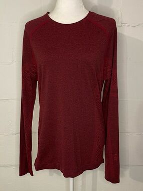 Figs Women's Long Sleeve Crewneck Top - Wine